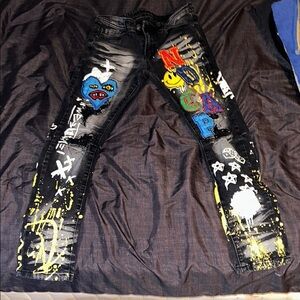 i got these at rue 21, there is no stain/ no stains. very good condition.